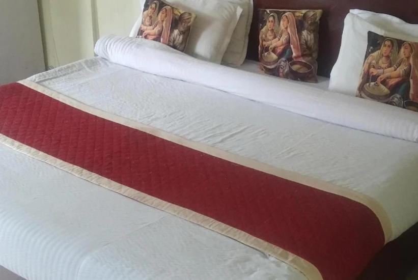 Hotel Surya Lake View Nainital Dış mekan fotoğraf