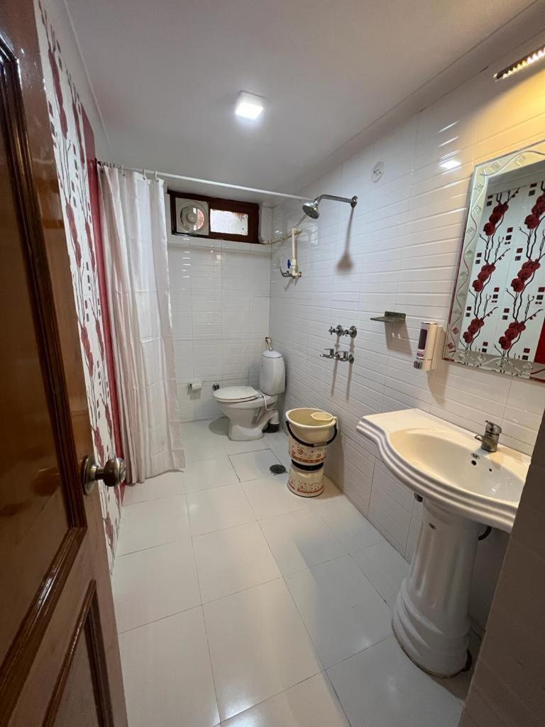 Hotel Surya Lake View Nainital Dış mekan fotoğraf