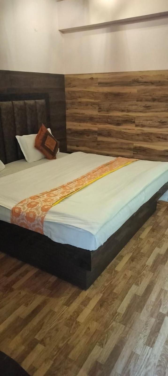 Hotel Surya Lake View Nainital Dış mekan fotoğraf