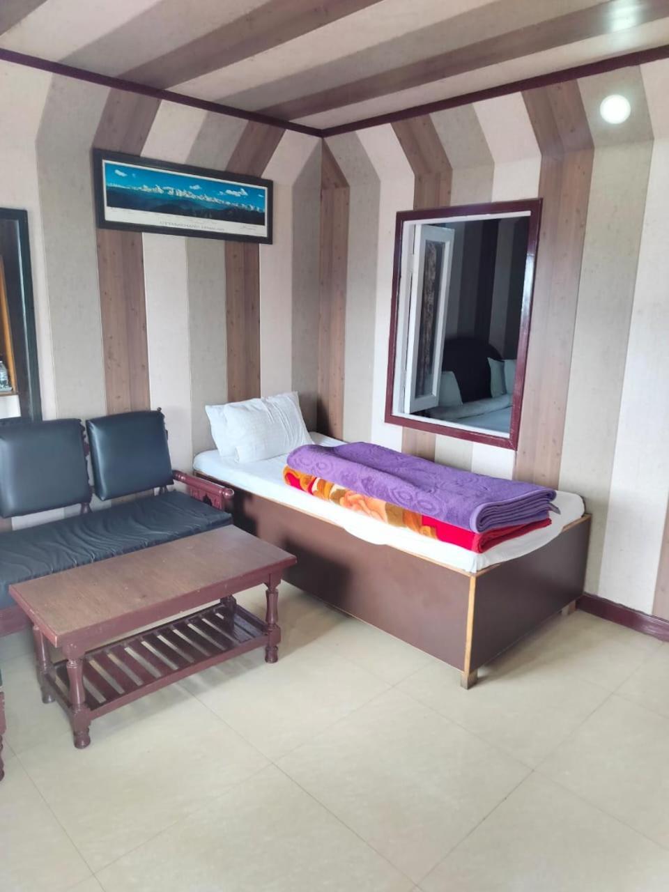 Hotel Surya Lake View Nainital Dış mekan fotoğraf