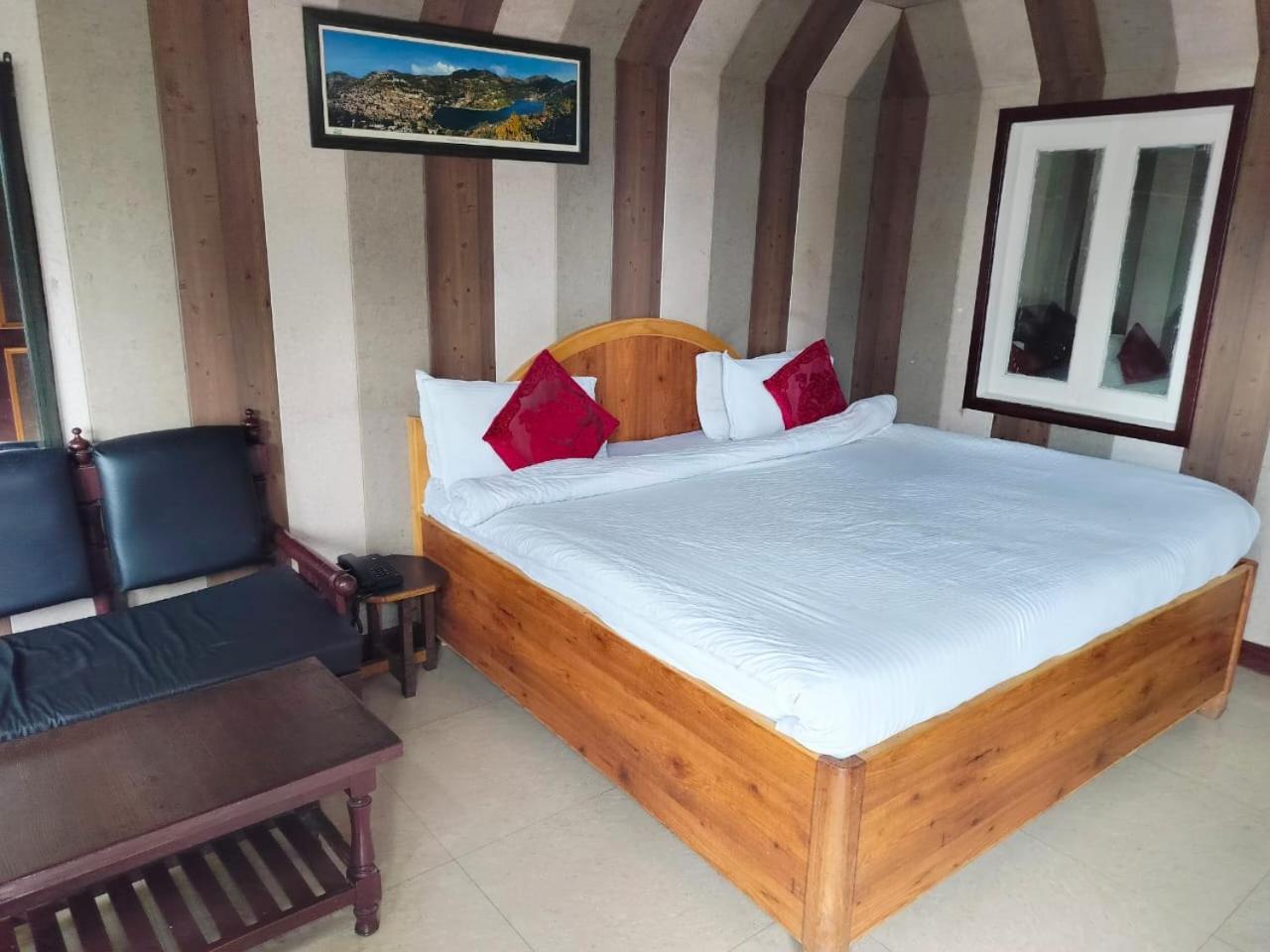 Hotel Surya Lake View Nainital Dış mekan fotoğraf