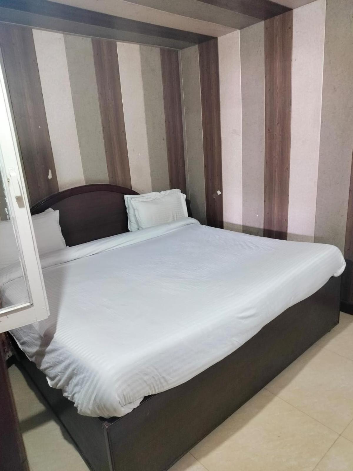 Hotel Surya Lake View Nainital Dış mekan fotoğraf